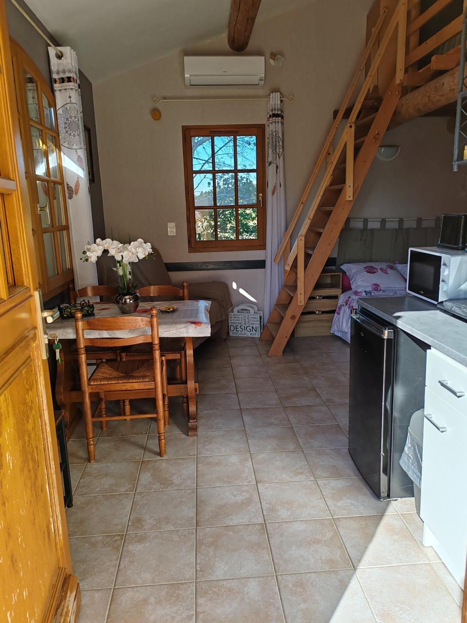 Studio Meuble Independant Chez L'Habitant Uchaux Екстериор снимка