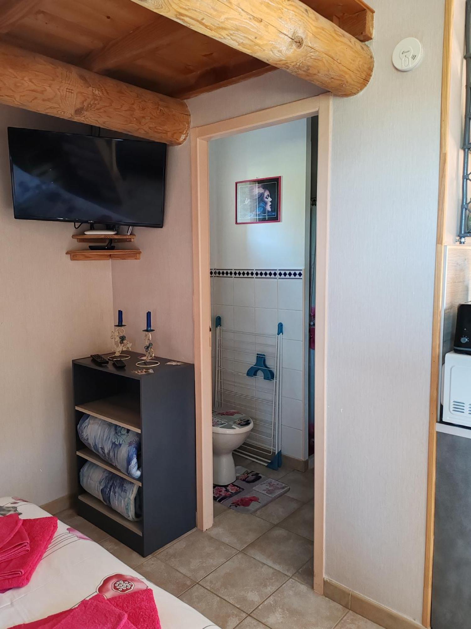 Studio Meuble Independant Chez L'Habitant Uchaux Екстериор снимка