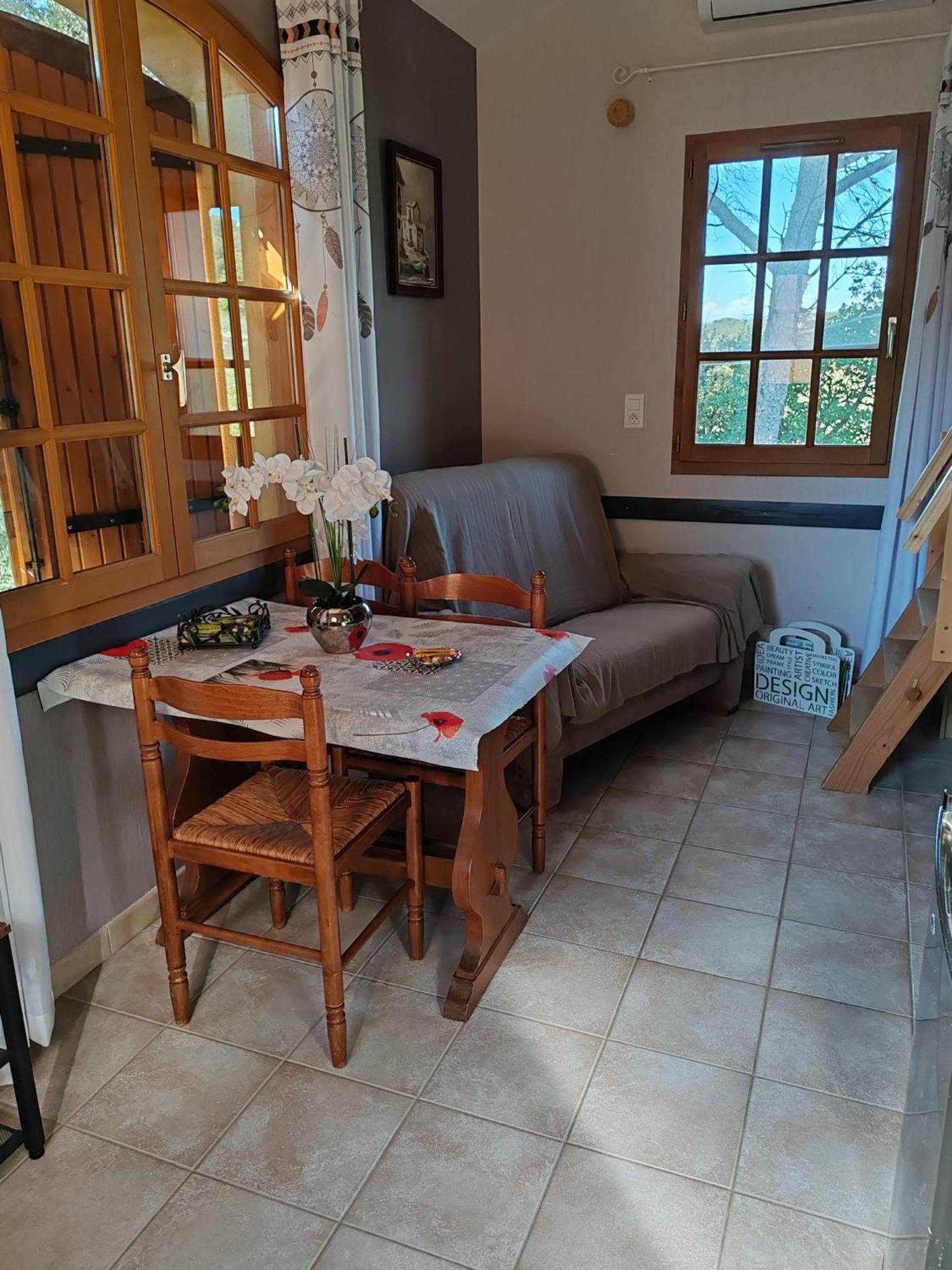 Studio Meuble Independant Chez L'Habitant Uchaux Екстериор снимка